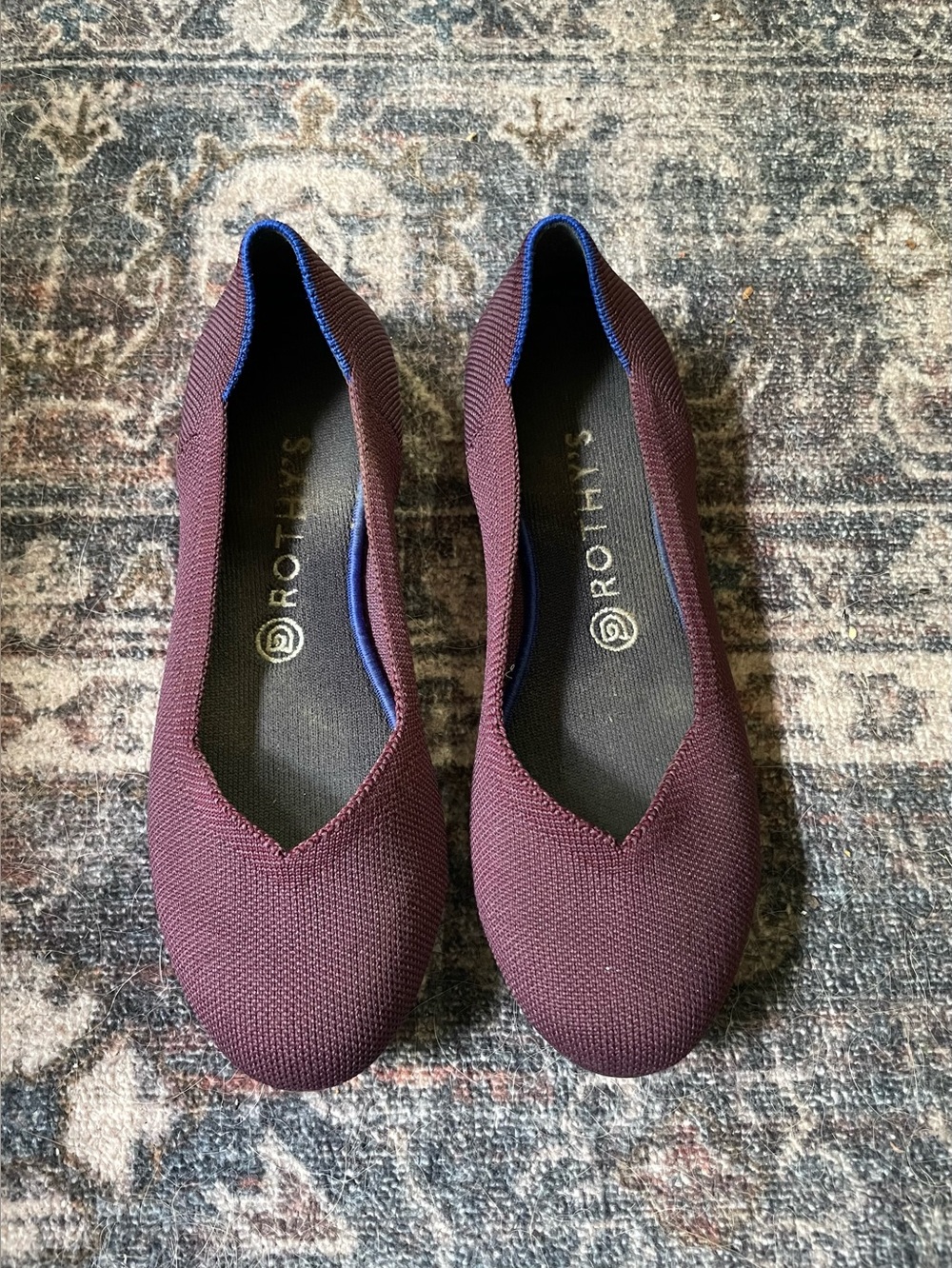 🍷Rothy’s round toe flats in wine retired color🍷